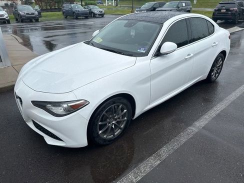 Used 2018 Alfa Romeo Giulia AWD image 3