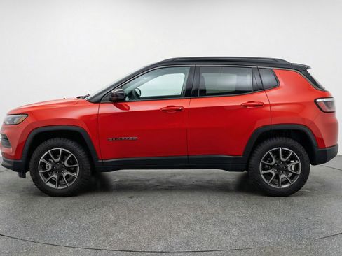 Used 2025 Jeep Compass Trailhawk AWD/4WD image 5