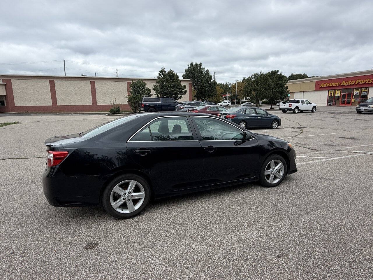 Used 2012 Toyota Camry SE FWD image 4
