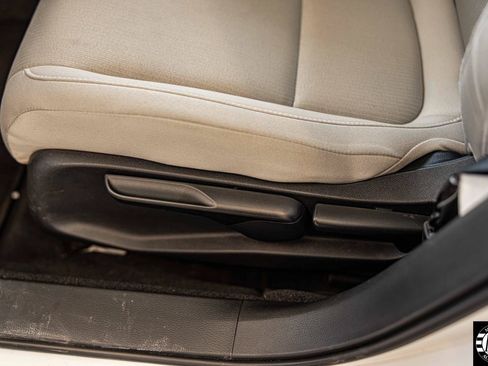 Used 2018 Honda Accord LX image 9