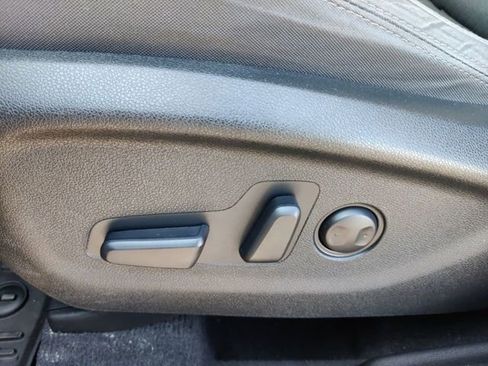 Used 2017 Kia Sorento LX w/ LX Convenience Package image 12