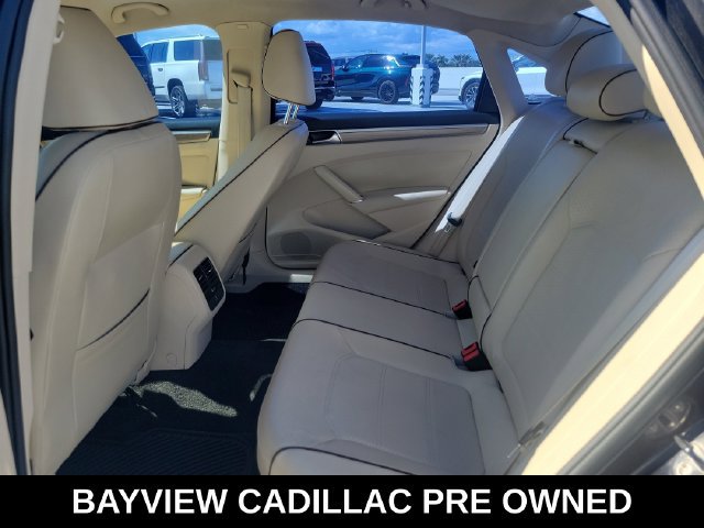 Used 2017 Volkswagen Passat 1.8T SE FWD image 12