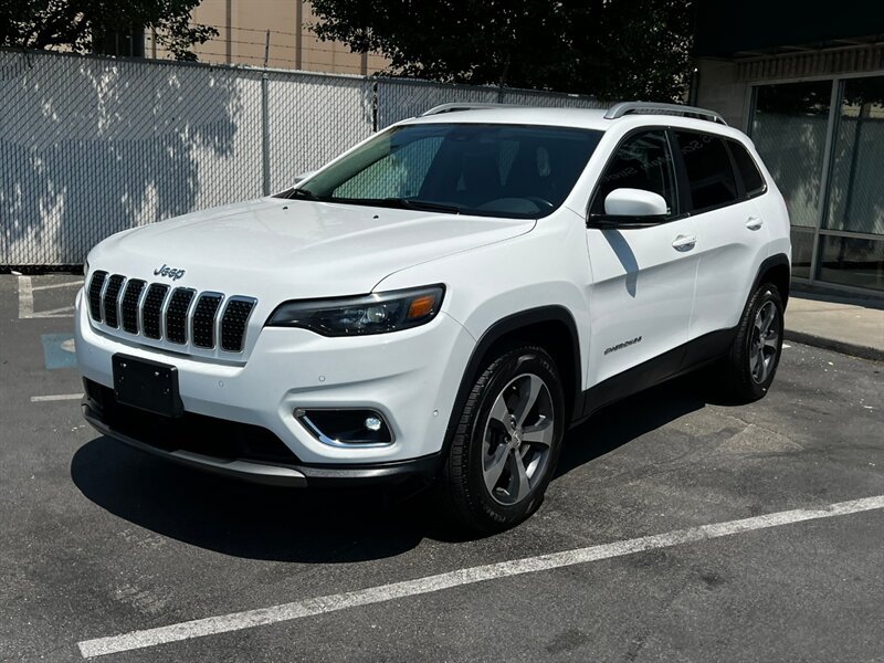 Used 2019 Jeep Cherokee Limited w/ Luxury Group AWD/4WD image 3