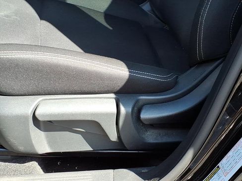 Used 2023 Nissan Rogue S image 23