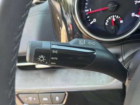 Used 2024 Kia Carnival EX FWD image 22