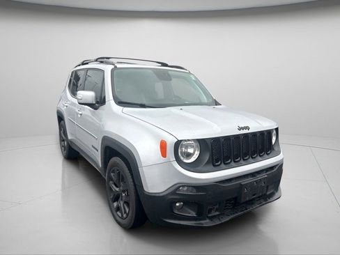 Used 2018 Jeep Renegade Altitude image 2
