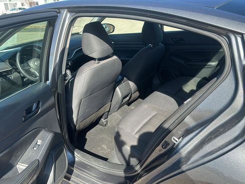 Used 2024 Nissan Altima 2.5 SV image 19