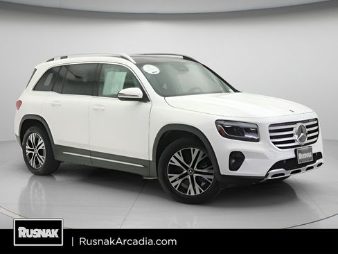 Used 2026 Mercedes-Benz GLB 250 image 1