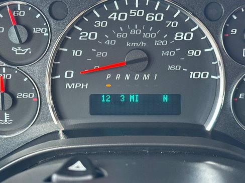 Used 2025 Chevrolet Express 3500 LT w/ LT Preferred Equipment Group RWD image 32