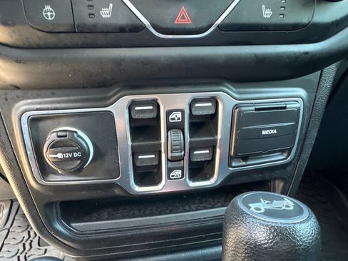 Used 2018 Jeep Wrangler Unlimited Sport S AWD/4WD image 12