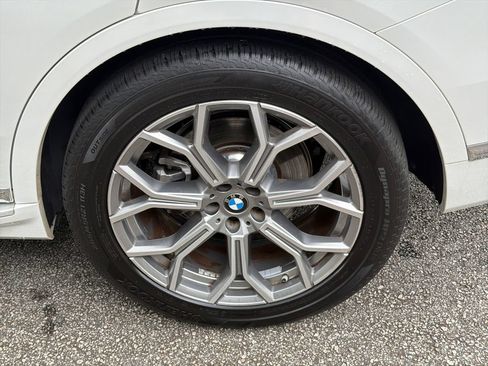 Used 2022 BMW X7 xDrive40i w/ Premium Package AWD/4WD image 19