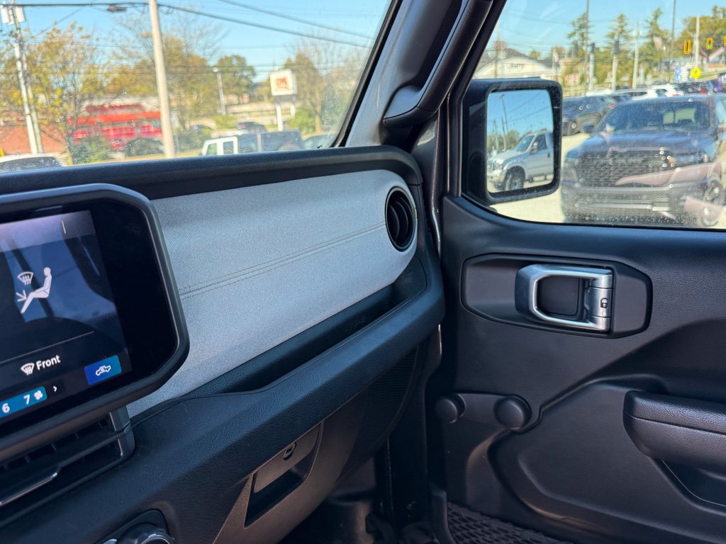 Used 2024 Jeep Gladiator Sport AWD/4WD image 23