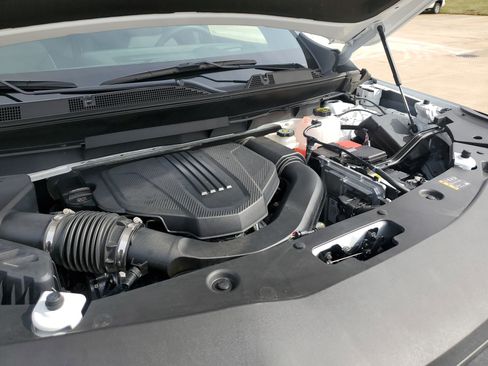 Used 2025 Buick Enclave Preferred w/ Power Package image 37