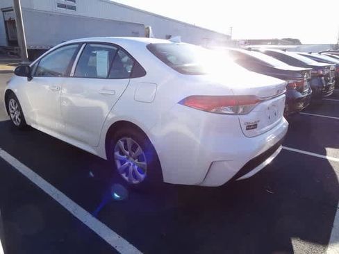 Used 2021 Toyota Corolla LE image 6