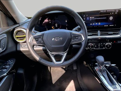 Used 2025 Chevrolet Trax ACTIV w/ Sunroof Package FWD image 6