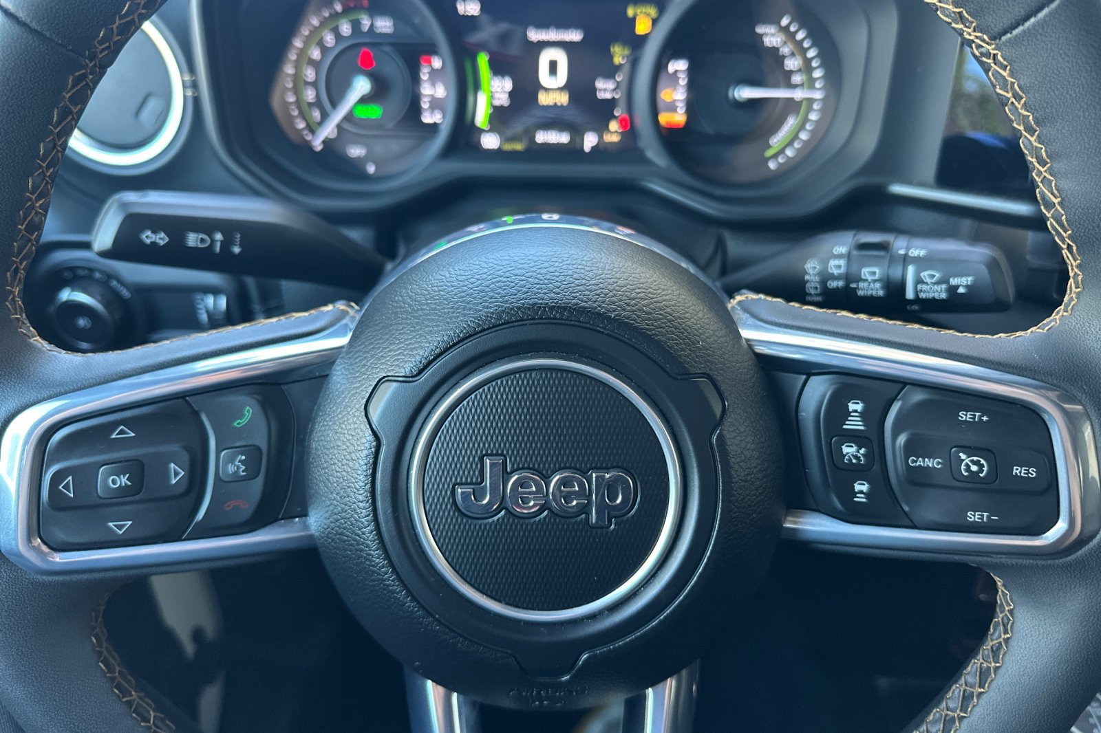 Used 2024 Jeep Wrangler Unlimited Sahara w/ Technology Group AWD/4WD image 24