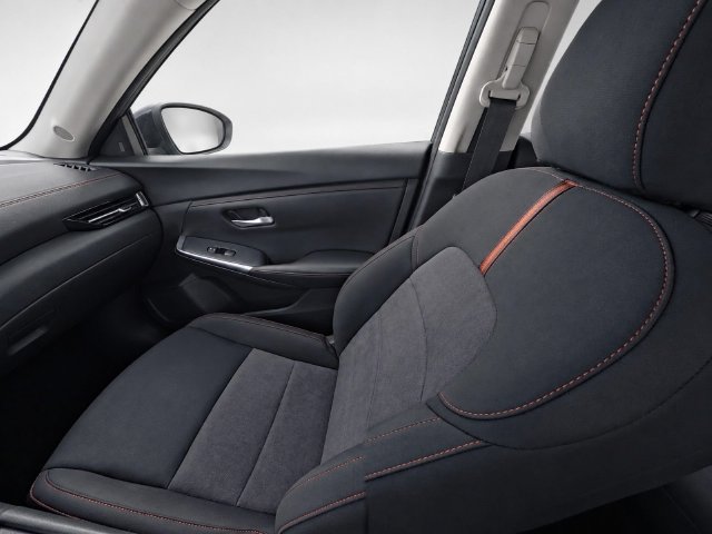 Used 2025 Nissan Sentra SR FWD image 23