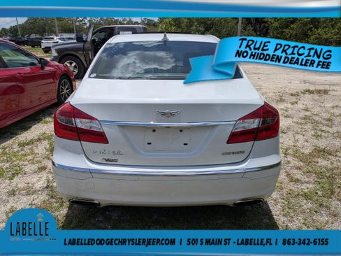 Used 2013 Hyundai Genesis 3.8 w/ Premium Pkg RWD image 5