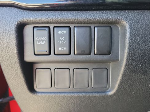 Used 2021 Nissan Titan SV w/ SV Convenience Package RWD image 30