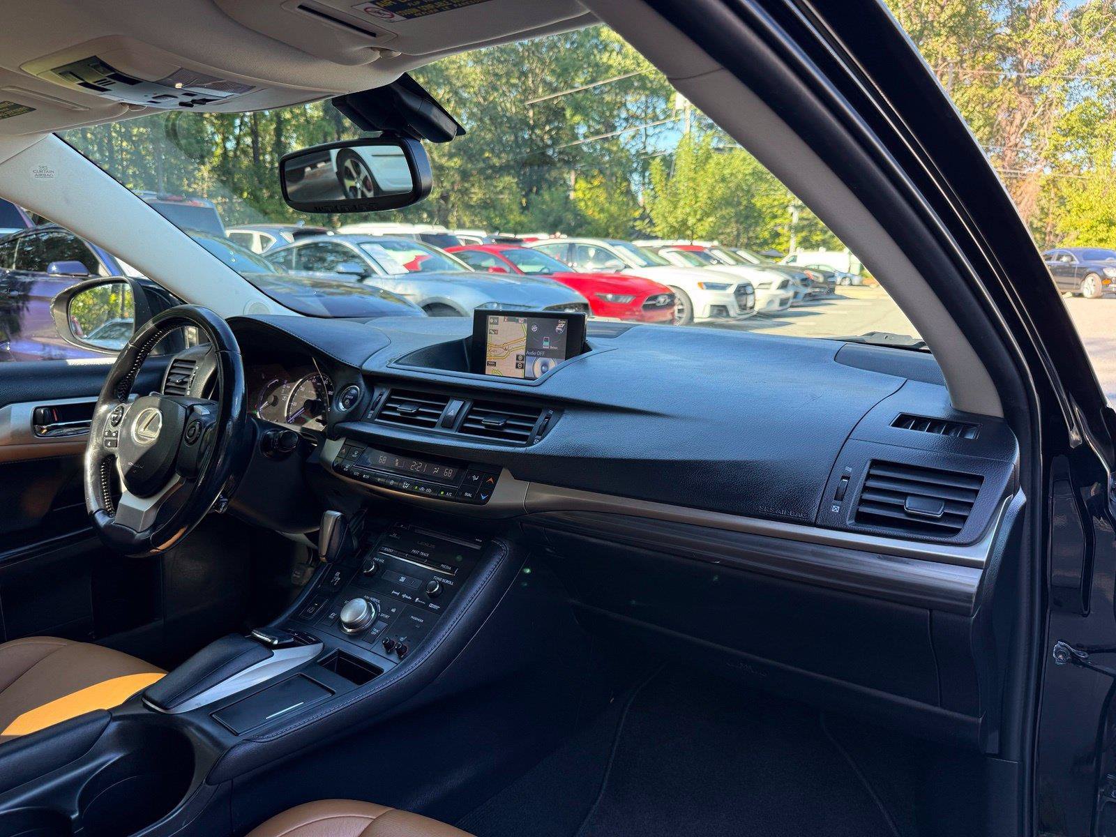 Used 2016 Lexus CT 200h w/ Navigation Package FWD image 17