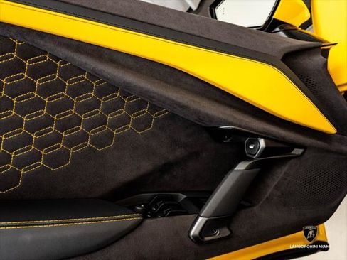 Used 2024 Lamborghini Revuelto AWD/4WD image 42