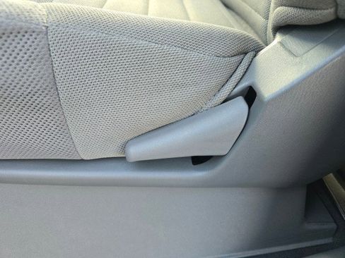 Used 2021 Nissan Frontier S image 25