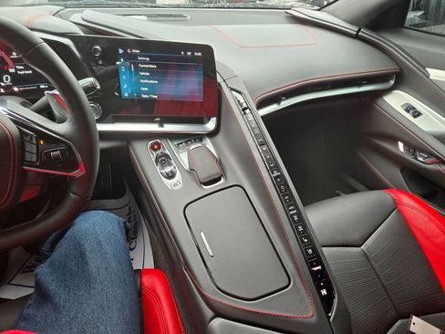 Used 2025 Chevrolet Corvette Stingray Premium Conv w/ 3LT image 7