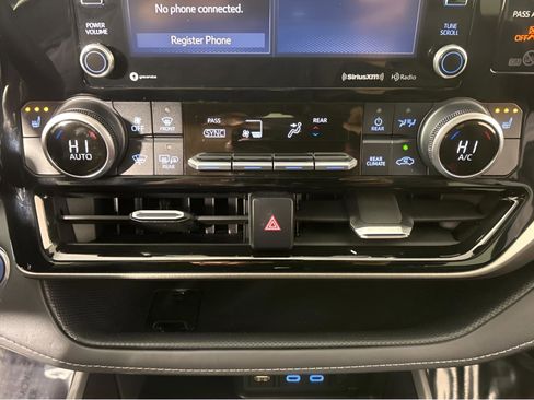 Used 2022 Toyota Highlander XLE image 22
