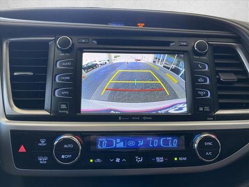 Used 2019 Toyota Highlander Limited FWD image 15