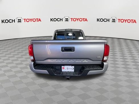 Used 2016 Toyota Tacoma TRD Sport image 3