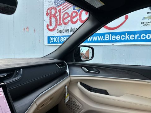 New 2025 Jeep Grand Cherokee L Limited w/ Trailer Tow Package image 36