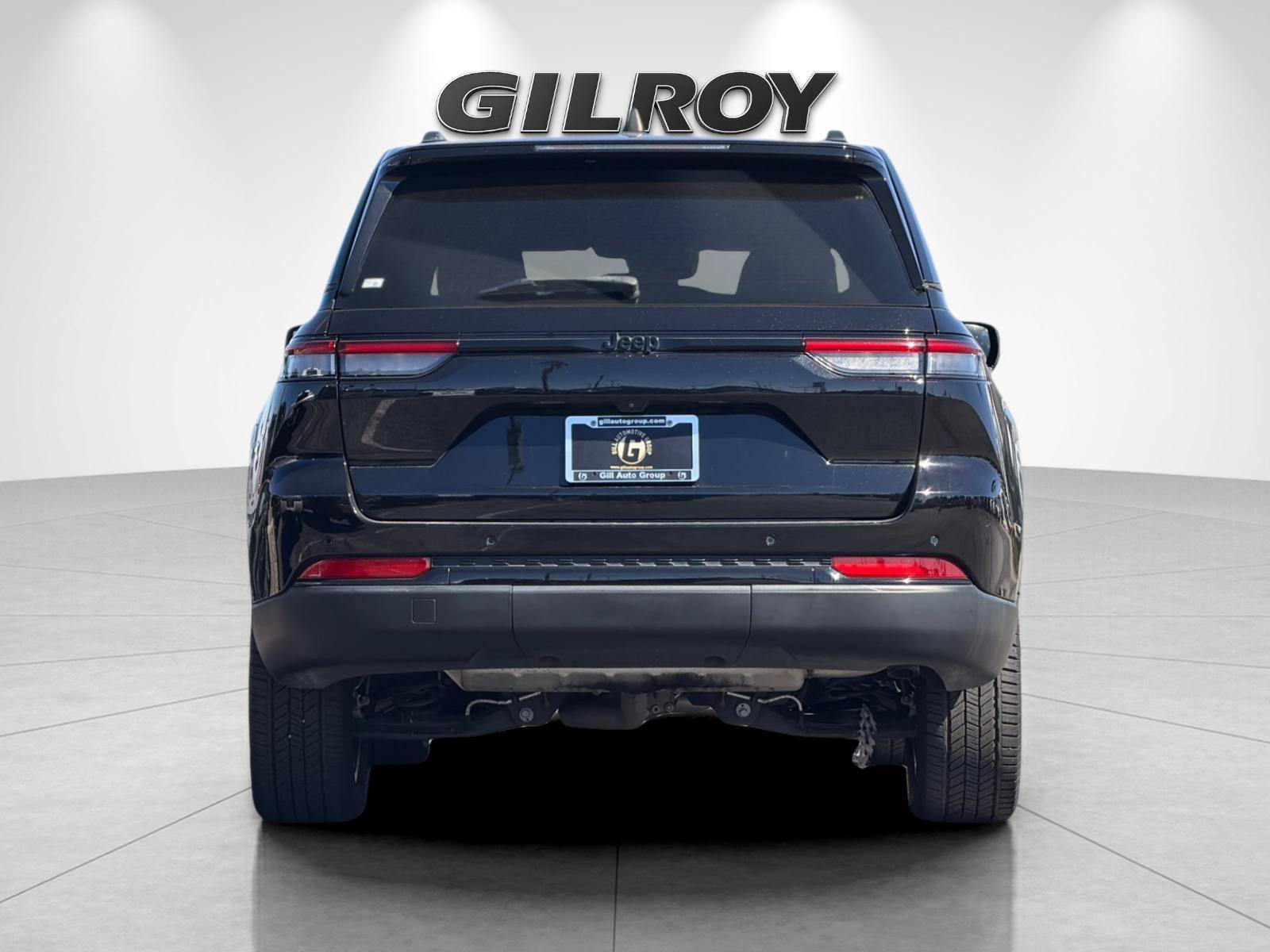 Used 2023 Jeep Grand Cherokee Altitude RWD image 5