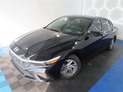 Used 2024 Hyundai Elantra SE FWD image 4