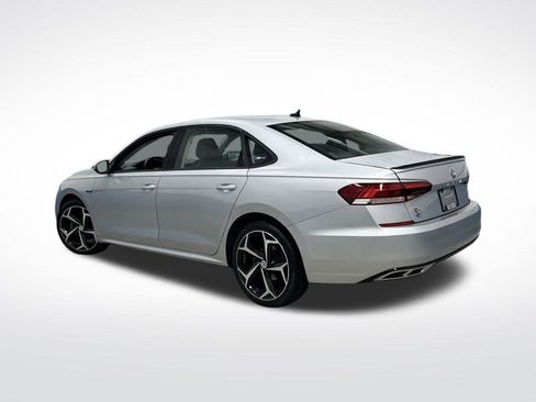 Used 2020 Volkswagen Passat 2.0T R-Line image 3