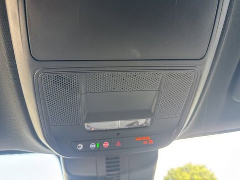 New 2025 Chevrolet Traverse LT w/ Driver Confidence Package image 33