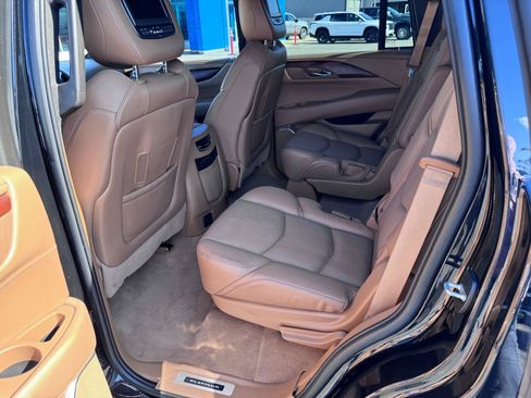 Used 2017 Cadillac Escalade Platinum AWD/4WD image 14