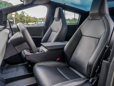 Used 2025 Tesla Cybertruck AWD Crew Cab image 17