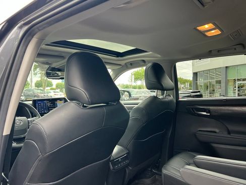 Used 2020 Toyota Highlander Limited AWD/4WD image 9