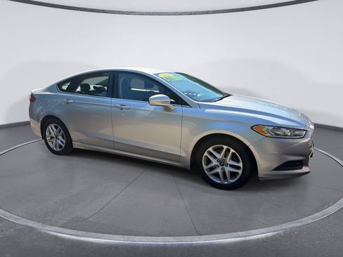 Used 2016 Ford Fusion SE FWD image 4