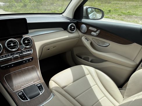 Used 2020 Mercedes-Benz GLC 300 4MATIC image 19