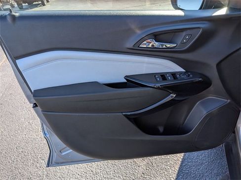 Used 2025 Chevrolet Trax LT image 12