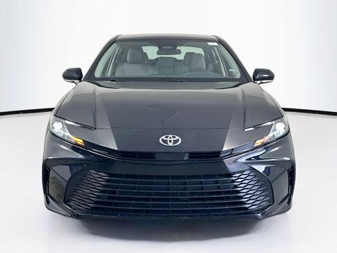 Used 2025 Toyota Camry LE image 2