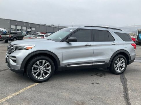 Used 2022 Ford Explorer XLT w/ Equipment Group 202A image 30