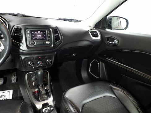 Used 2017 Jeep Compass Latitude image 12