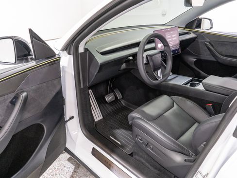 Used 2026 Tesla Model Y Performance AWD/4WD image 12