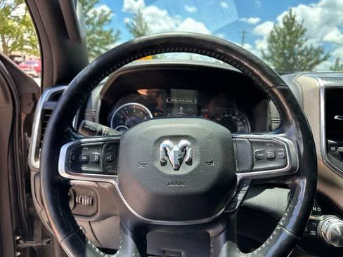 Used 2019 RAM 1500 Laramie AWD/4WD image 12
