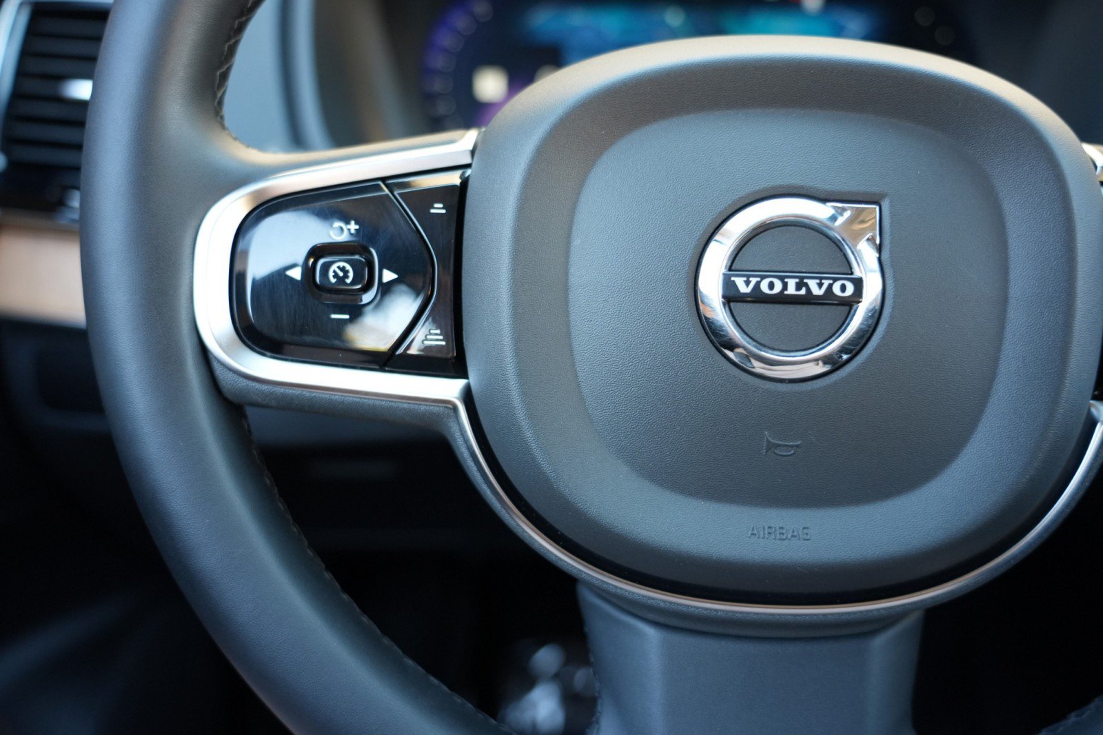 Used 2023 Volvo XC90 T8 Plus AWD/4WD image 23