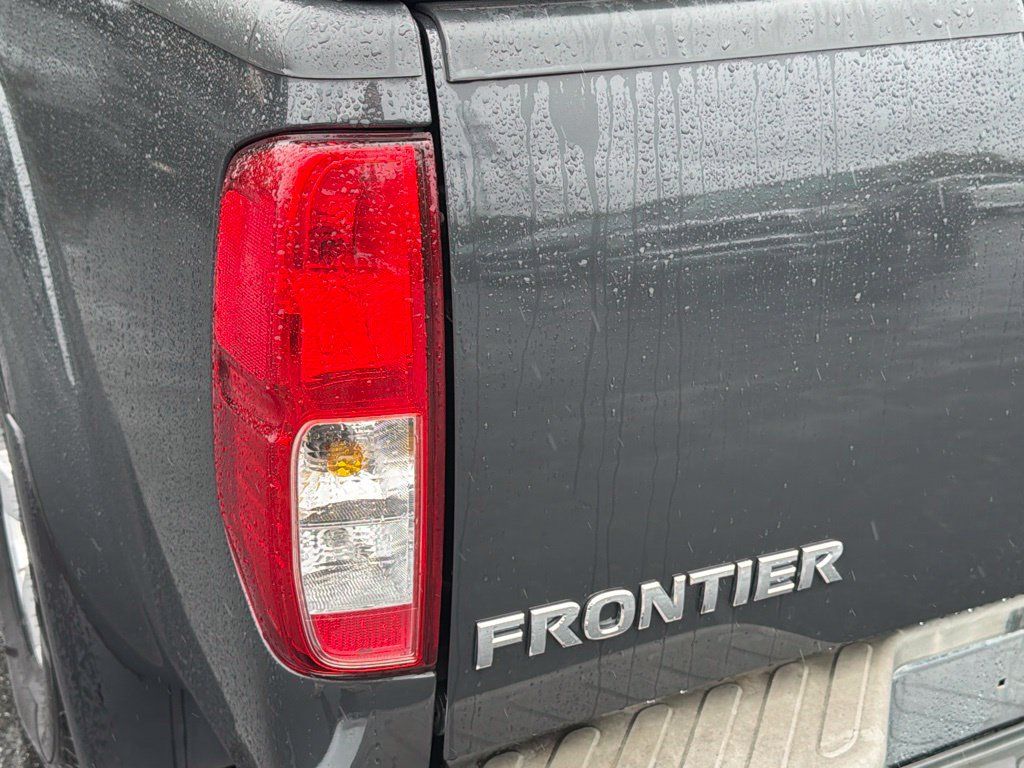 Used 2010 Nissan Frontier SE AWD/4WD image 23