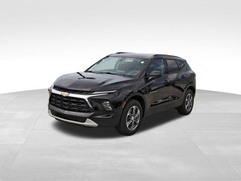Used 2024 Chevrolet Blazer LT w/ Convenience Package FWD image 2