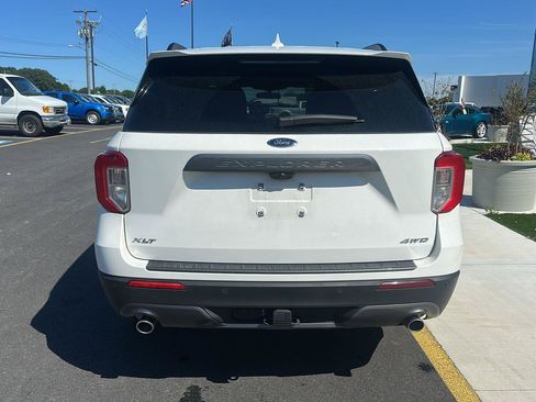 Used 2023 Ford Explorer XLT w/ Equipment Group 202A AWD/4WD image 6